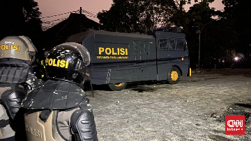 Massa Di DPRD Jabar Mulai Dipukul Mundur Polisi