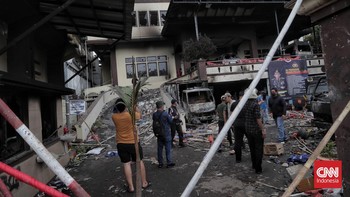 FOTO: Penampakan Kantor Polres Jakarta Timur yang Hancur