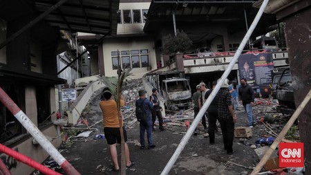 FOTO: Penampakan Kantor Polres Jakarta Timur yang Hancur