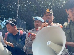 Kapolda Jatim Janji Bebaskan Massa Aksi yang Ditangkap di Surabaya