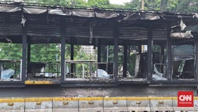 Penampakan Halte Polda Metro Jaya Hangus Terbakar