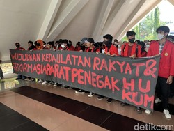 Mahasiswa Unhas Persiapan Demo di Flyover Makassar, Tuntut Reformasi Hukum
