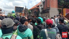 Demo di Polda Bali Ricuh, Polisi Kerahkan 2 Water Canon