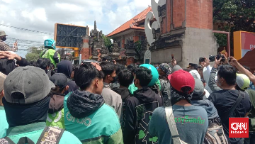 Demo di Polda Bali Ricuh, Polisi Kerahkan 2 Water Canon