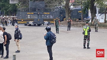 Polda Jabar Amankan Sejumlah Orang di Demo Depan Gedung DPRD