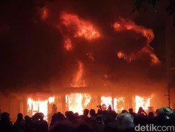 Gedung Negara Grahadi Surabaya Terbakar Imbas Kericuhan