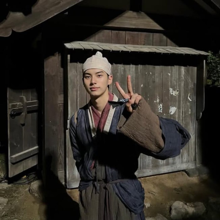 Meski tidak memainkan karakter utama, Lee Chae Min ambil bagian dalam drakor “Alchemy of Souls 2: Light and Shadow”. Ia tampil sebagai cameo di episode 1./Foto: instagram.com/l.c.m____