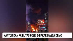 VIDEO: Markas Gegana Dibakar, Sri Sultan Turun ke Jalan Temui Massa