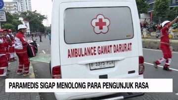 VIDEO: Paramedis Sigap Menolong Para Pengunjuk Rasa