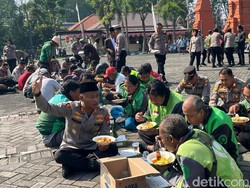 Harmonisnya Ojol-Polres Mojokerto Saat Tahlil Bersama untuk Affan