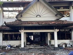 Gedung DPRD Solo yang Dibakar Masa: Kantor Setwan-Pos Keamanan