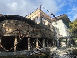 Penampakan Puing Rumah MPR RI Pasca Dibakar Massa Demo di Bandung