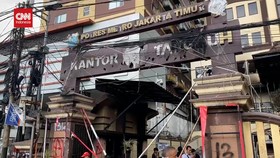 VIDEO: Kantor Polres Jakarta Timur Porak Poranda