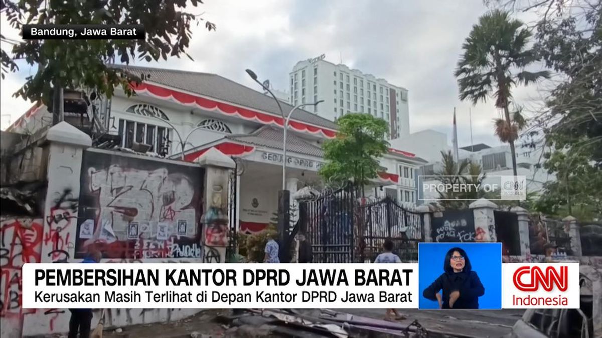 VIDEO: Pembersihan Kantor DPRD Jawa Barat Pasca Aksi Unjuk Rasa