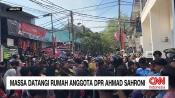 VIDEO: Massa Datangi Rumah Anggota DPR Ahmad Sahroni