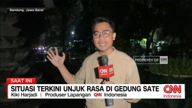 VIDEO: Situasi Terkini Unjuk Rasa di Gedung Sate