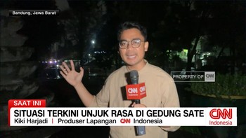 VIDEO: Situasi Terkini Unjuk Rasa di Gedung Sate