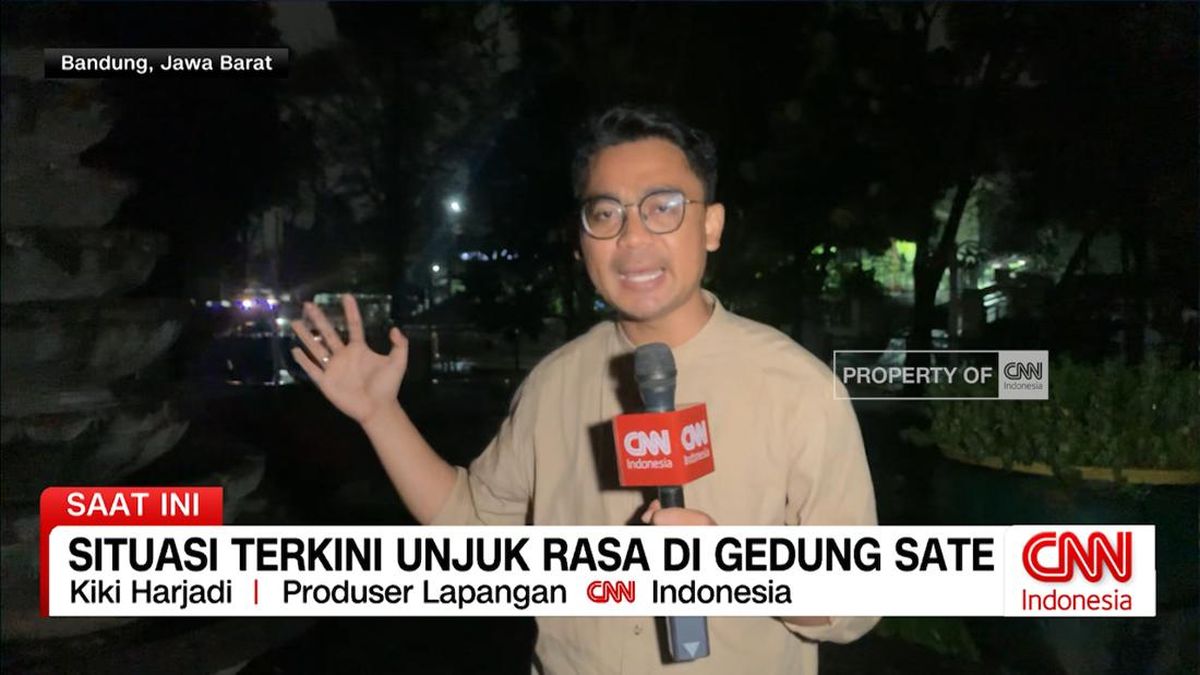 VIDEO: Situasi Terkini Unjuk Rasa di Gedung Sate