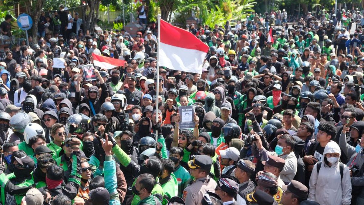Ricuh Demo di Polda Bali, 22 Orang Ditangkap dan 8 Polisi Terluka