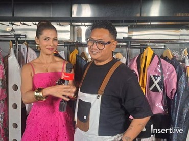 img-title Sutardi Button Bawa Warna-warni Ekspresif di Bali Fashion Parade 2025