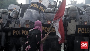 FOTO: Demo Tunjangan DPR dan Lautan Ojol Antar Kepergian Affan