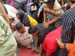 Sejumlah Warga Terinjak Saat Rebutan Benih di Hari Jadi Trenggalek