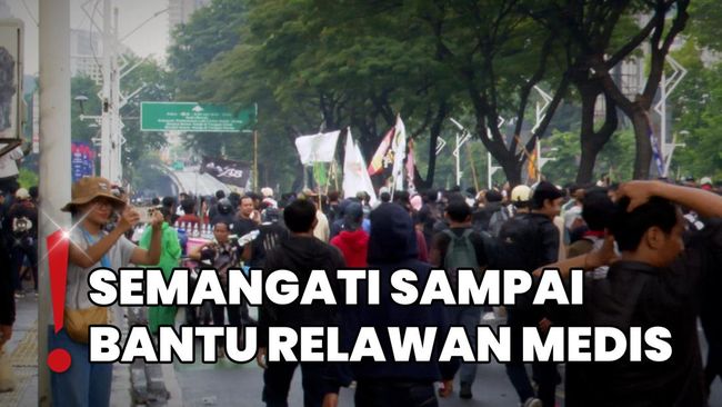 Denny Sumargo-Zaskia Mecca Beri Dukungan Pendemo di Gedung DPR