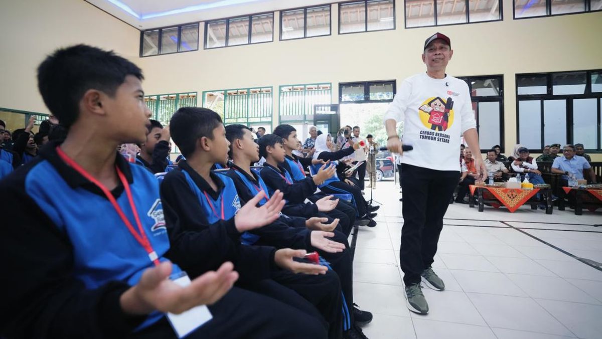 Kunjungi Banjarnegara, Wamensos Beri Motivasi Siswa Sekolah Rakyat