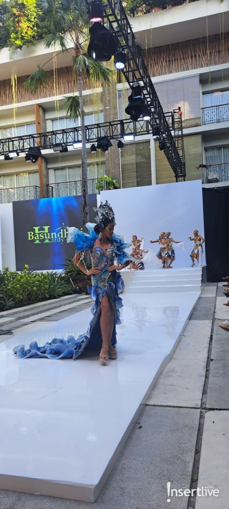 Koleksi Bashundari Hardy di Bali Fashion Parade 2025 Koleksi Bashundari Hardy di Bali Fashion Parade 2025