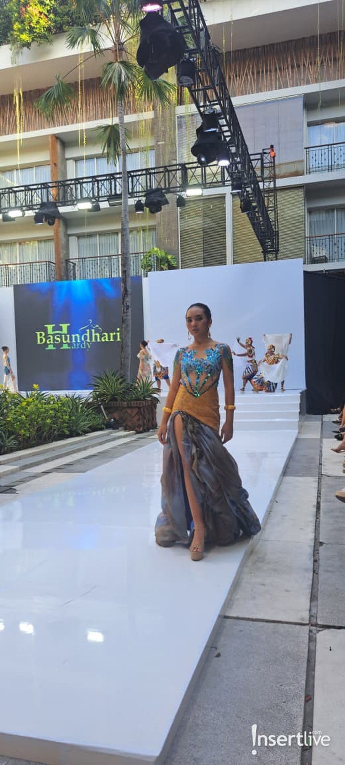Koleksi Bashundari Hardy di Bali Fashion Parade 2025