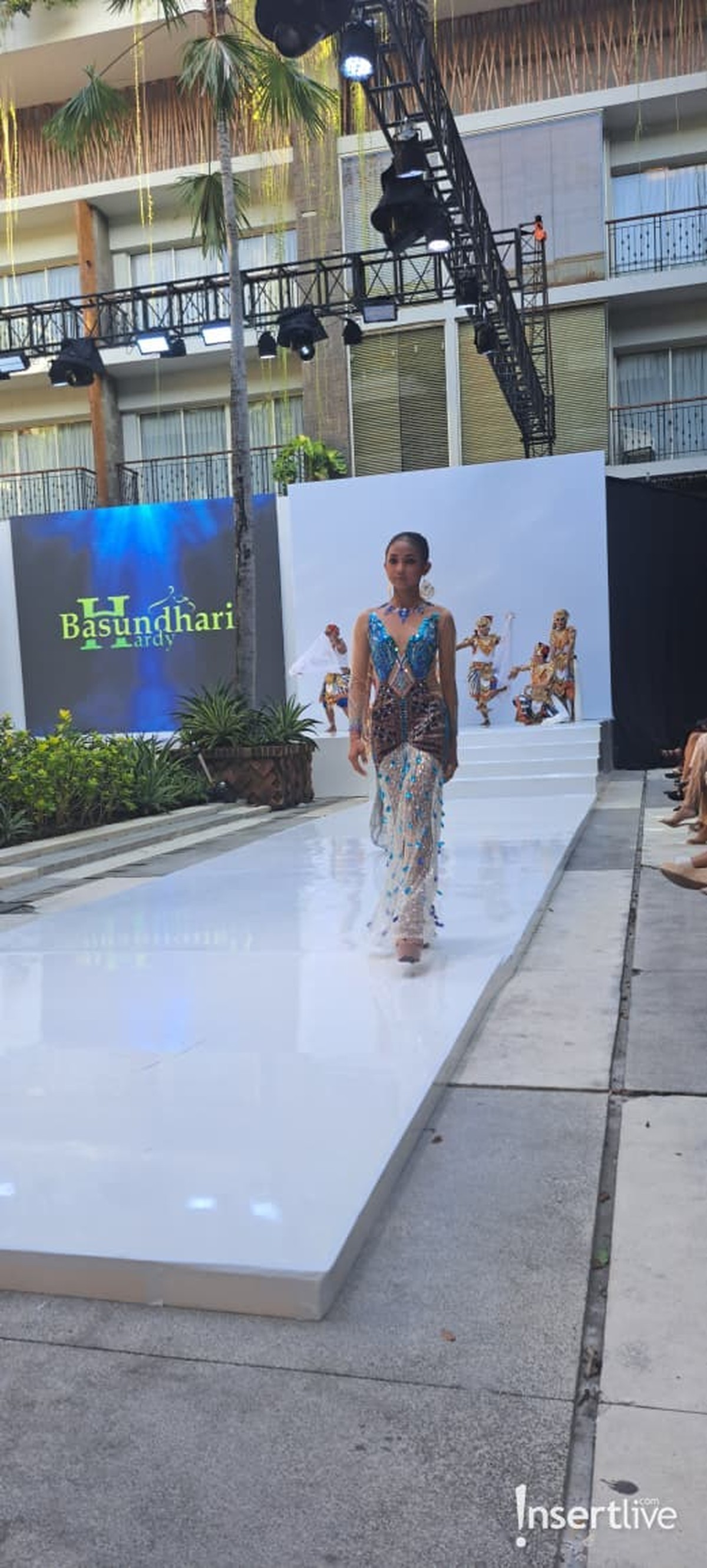 Koleksi Bashundari Hardy di Bali Fashion Parade 2025