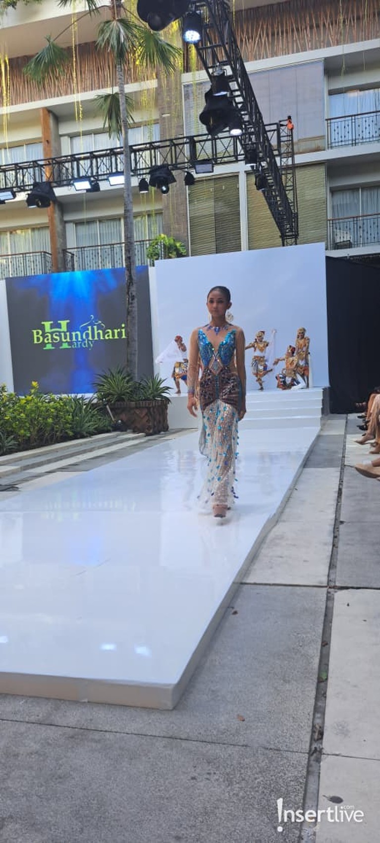Koleksi Bashundari Hardy di Bali Fashion Parade 2025 Koleksi Bashundari Hardy di Bali Fashion Parade 2025