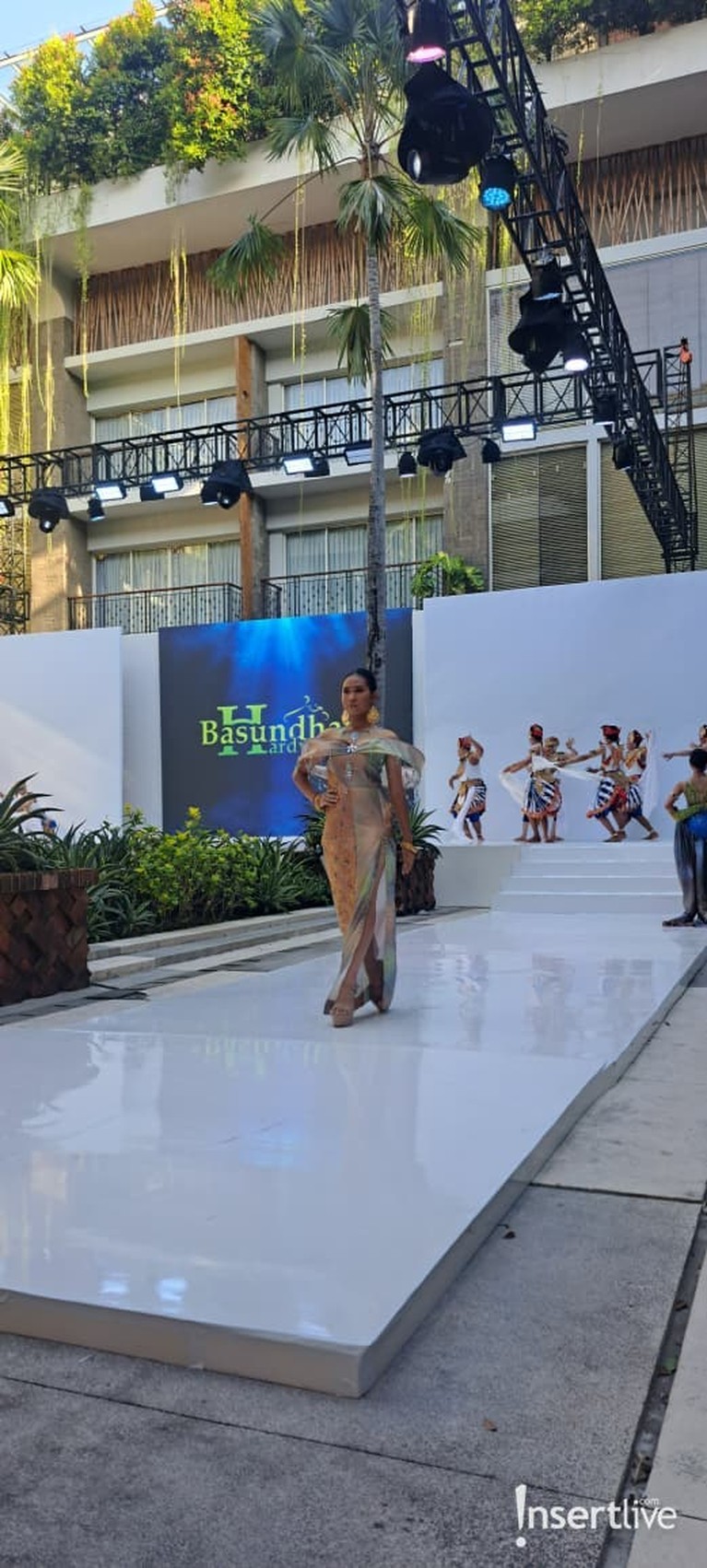 Koleksi Bashundari Hardy di Bali Fashion Parade 2025 Koleksi Bashundari Hardy di Bali Fashion Parade 2025