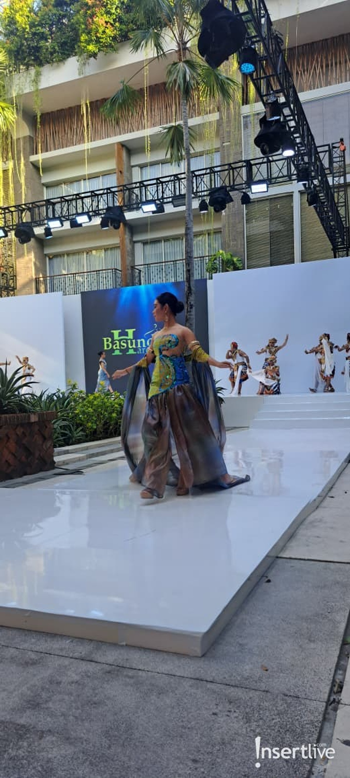 Koleksi Bashundari Hardy di Bali Fashion Parade 2025