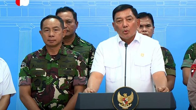 Menhan Ungkap Maksud Prabowo soal Indikasi Makar di Balik Demonstrasi Menteri Pertahanan menjelaskan ucapan Prabowo tentang indikasi makar dan terorisme dalam demonstrasi.