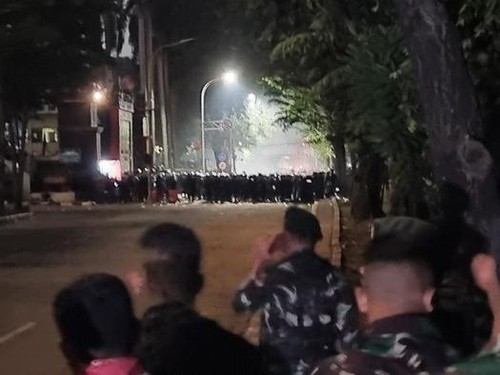 Massa Masih Bertahan, Aparat Minta Kawasan Mako Brimob Kwitang Steril