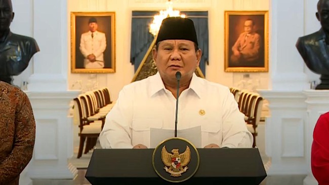 Ada yang Mengarah Makar dan Terorisme, Polri-TNI Tindak Tegas Presiden Prabowo mendadak menggelar rapat di Istana Negara. Prabowo menyinggung sikap DPR hingga aksi kerusuhan mengarah terorisme.