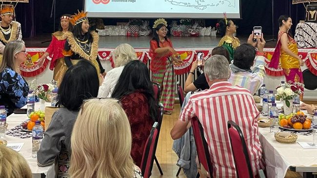 Alih-alih 'melabeli' hari kemerdekaan dengan sebutan HUT RI, Komunitas Indonesia di Isle of Wight, Inggris, memilih menamainya sebagai Indonesian Culture Day.