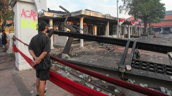 FOTO: Surabaya dan Kediri Berbenah usai Situasi Panas Sabtu Malam