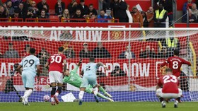 FOTO: Penalti Bruno Fernandes Kali Ini Masuk, MU pun Menang
