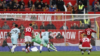 FOTO: Penalti Bruno Fernandes Kali Ini Masuk, MU pun Menang
