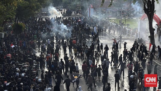 Sejumlah pengamat ekonomi mendesak Presiden Prabowo Subianto segera melakukan reformasi fiskal di tengah marak demo nasional.