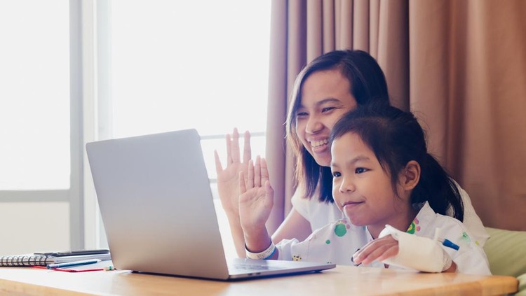 Anak Bertanya soal Mengapa Sekolah Online dari Rumah&comma; Ini Cara Jawabnya Menurut Psikolog