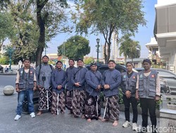 Paguyuban Lurah DIY Pakai Baju Adat Jawa Keliling Malioboro Saat Aksi, Kenapa?