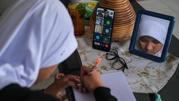 FOTO: Sejumlah Daerah Terapkan Pembelajaran Daring Antisipasi Demo