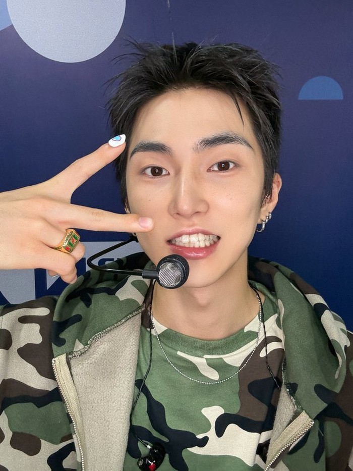 Bagi yang belum tahu, artis Korea yang akan genap berusia 22 tahun pada 2 Oktober 2025 mendatang satu ini pernah menjadi bagian dari RIIZE, boy group asuhan SM Entertainment, sebelum memutuskan untuk meninggalkan grup./ Foto: x.com/XngHan_official