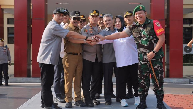 Bupati Bandung Dadang Supriatna memastikan keamanan Kabupaten Bandung setelah dialog dengan mahasiswa, Forkopimda siap menjaga ketertiban dan kondusifitas.