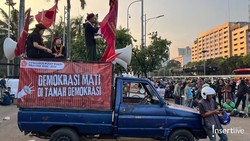 Massa Bubarkan Diri, Demo DPR RI Berlangsung Damai