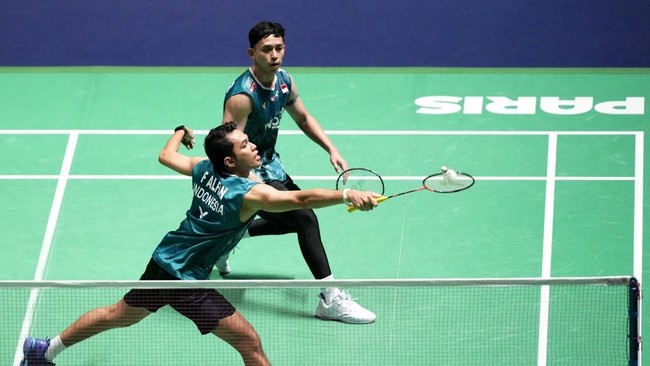 Kejuaraan Dunia dan Wajah Badminton Indonesia yang Terekspos Nyata Indonesia tak dapat gelar juara di Kejuaraan Dunia 2025 bukanlah sebuah kejutan, melainkan sebuah penegasan bahwa Indonesia tertinggal dari level elite dunia.