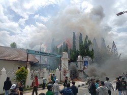 Polisi Akan Tindak Pembakar-Penjarah Gedung DPRD NTB